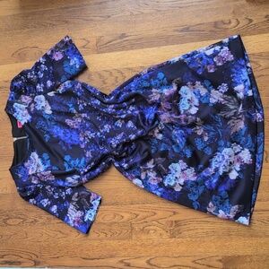 EUC Betsey Johnson Scuba Knit Floral Print Blue Short Sleeve Mini Dress Size 8
